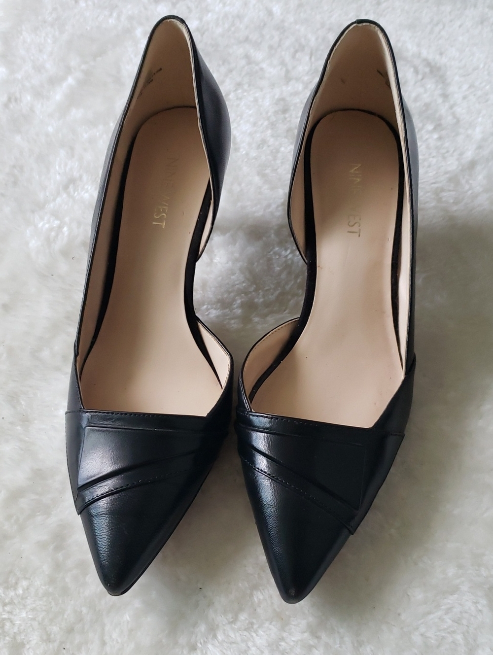 Classic Nine West Black Pointed-Toe Shoe